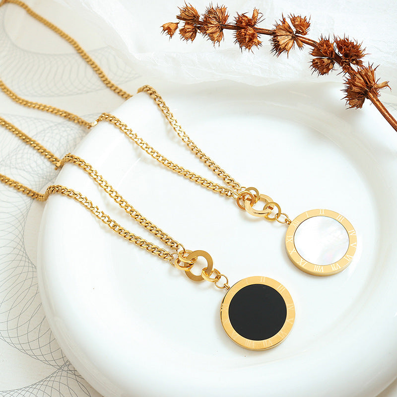 High-necked long fashion versatile Roman black and white double-sided pendant sweater chain hot-selling jewelry M004pp