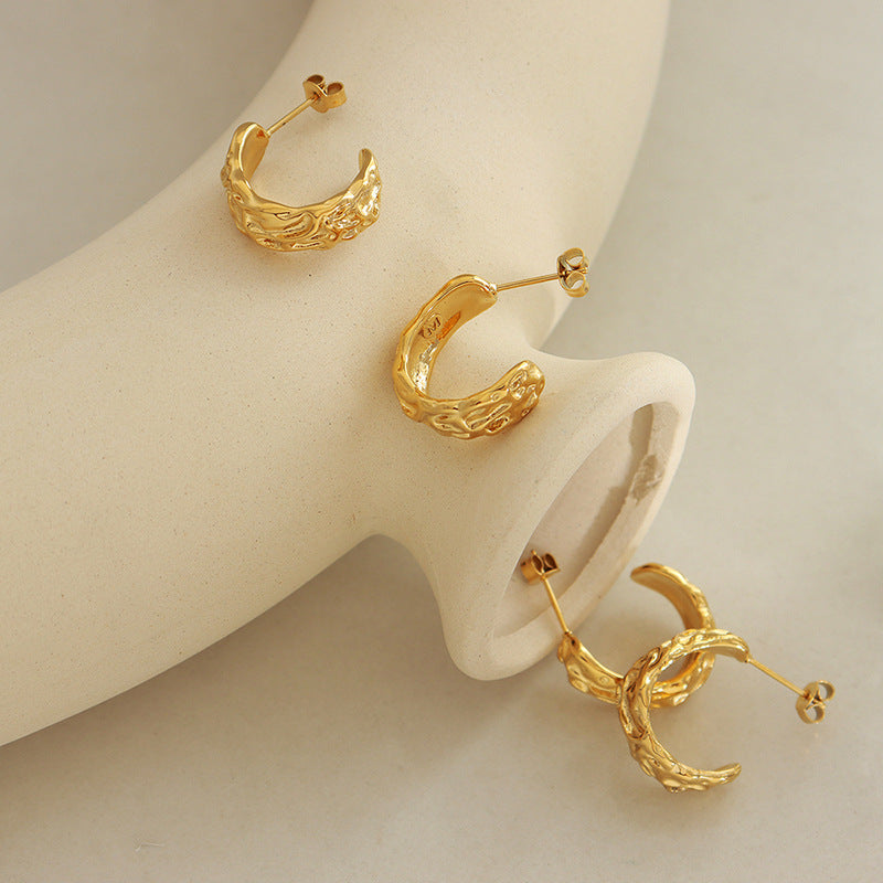 Retro personality elegant wind heavy industry forged C-shaped earrings titanium steel plated 18K gold hot-selling earrings accessories