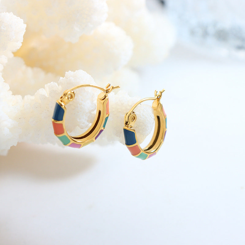 Retro non-fading neutral wind colorful splicing drip earrings, titanium steel gold-plated material high-texture ear buckles