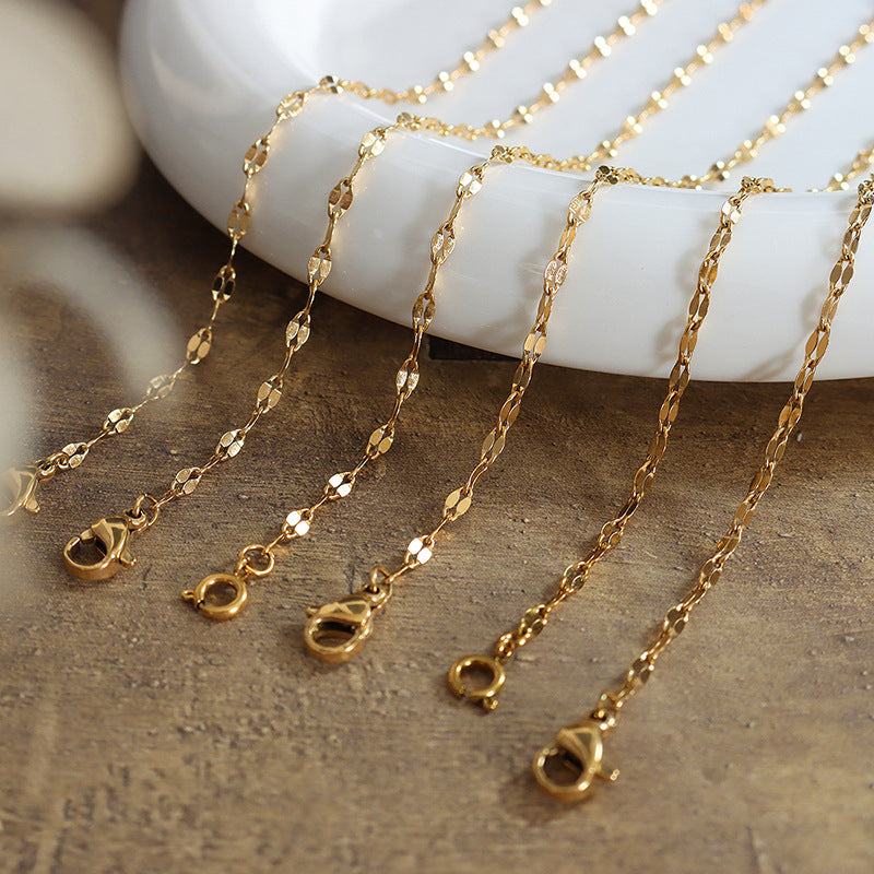 Trendy niche design, simple and fashionable, widened lips, sexy bracelet, titanium steel material, gold-plated non-fading E101