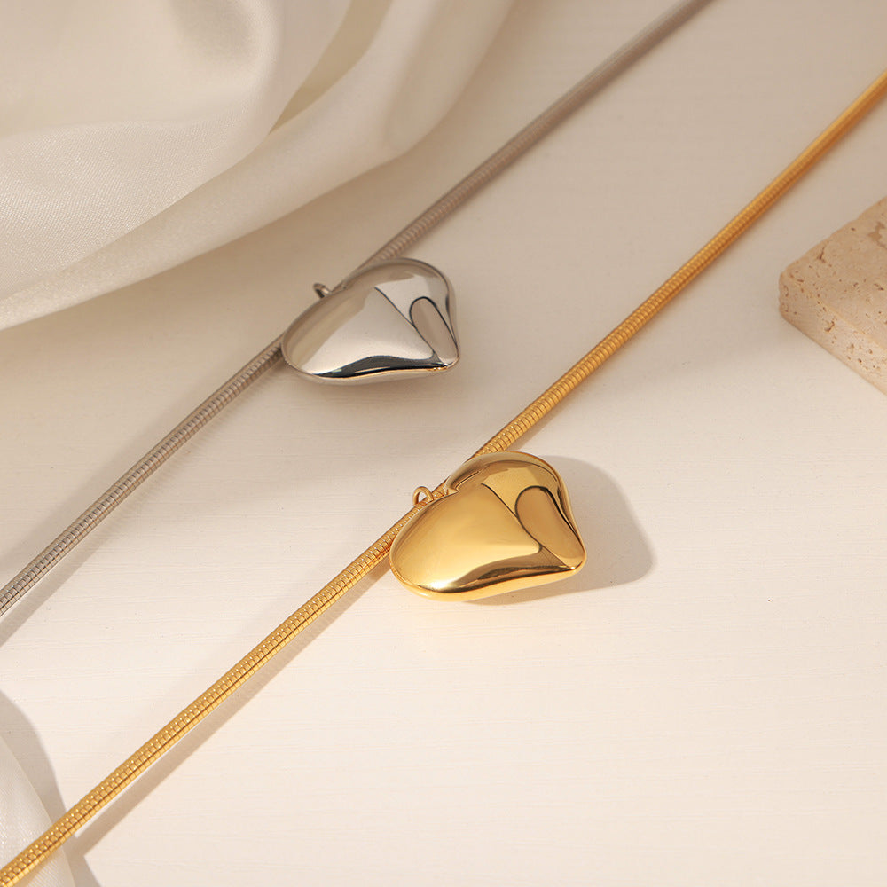 Fashion niche design simple personality titanium steel gold-plated heart pendant necklace versatile jewelry