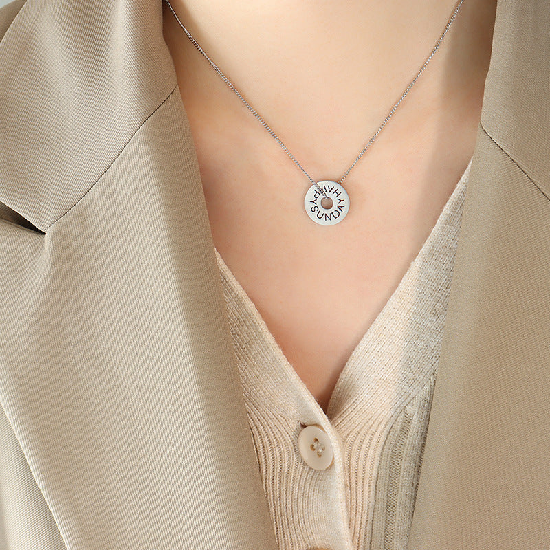 Wind English Hollow Round Brand Pendant Necklace Women's Clavicle Neck Chain Titanium Steel Plated 18k Gold P950pp