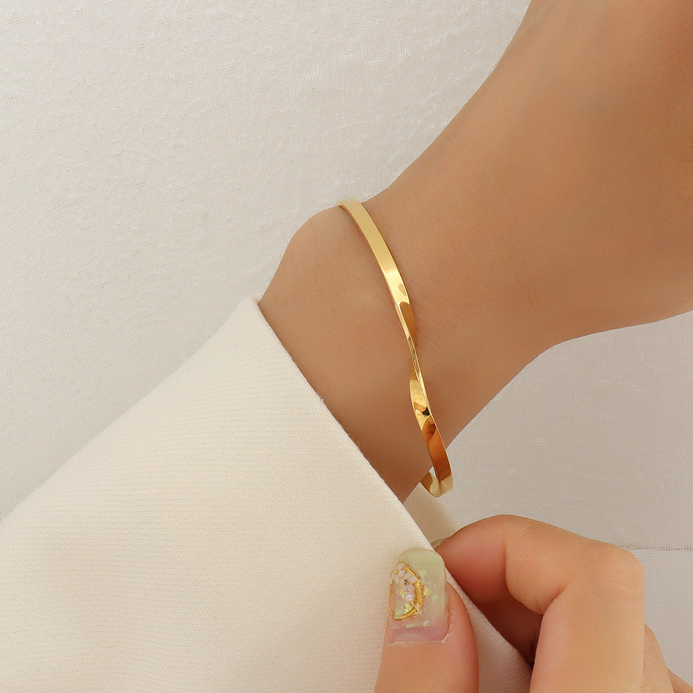 Simple personality line twist heart machine bracelet titanium steel 18k gold bracelet niche design jewelry female pp