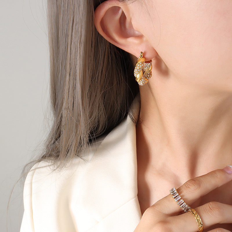 Stylish and simple U-shaped titanium steel gold-plated zircon twist earrings do not fade light luxury temperament ear jewelry