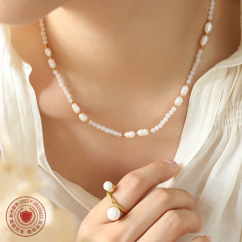 Winter new non-fading French retro personalized stone freshwater pearl pendant titanium steel gold-plated beaded necklace jewelry