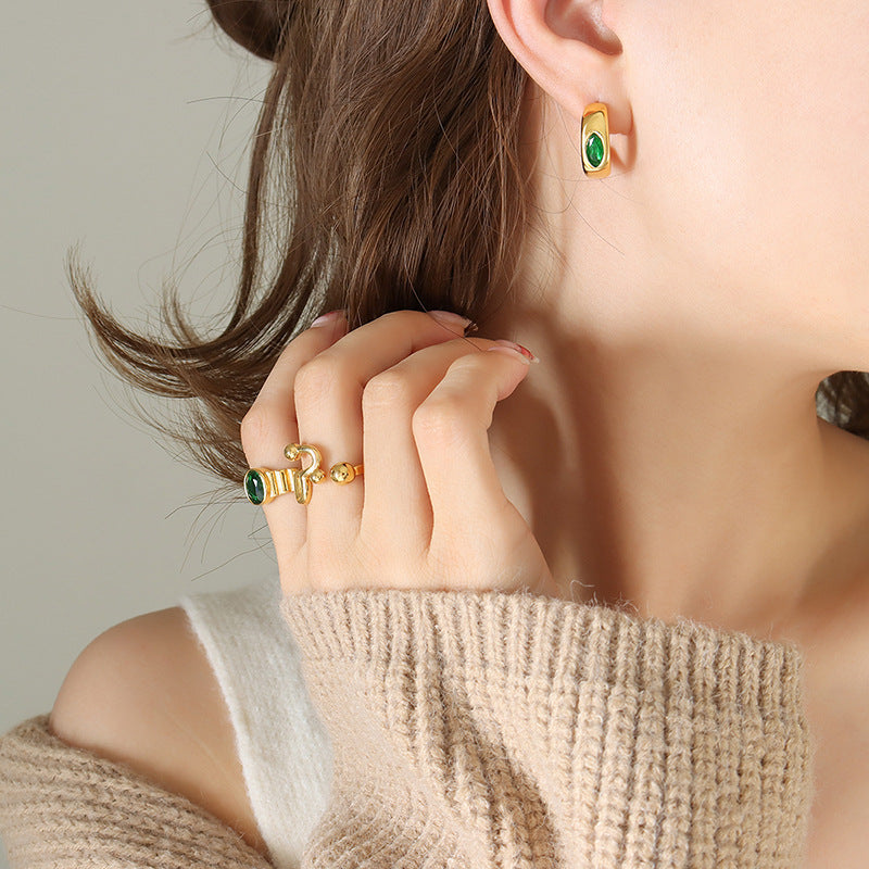 Dongdaemun retro niche C-shaped earrings inlaid with emerald zircon titanium steel plated 18K gold women's jewelry